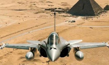 Mısır'da savaş uçağı düştü