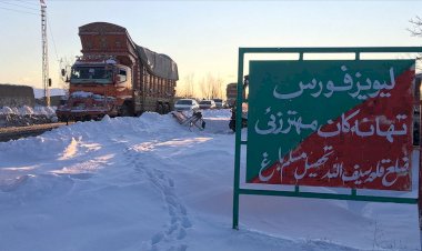 Pakistan karla boğuşuyor: 95 ölü