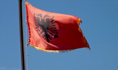 Arnavutluk iki İranlı diplomatı istenmeyen kişi ilan etti