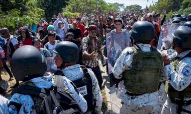 Orta Amerikalı göçmenler Meksikalı güvenlik güçleriyle çatıştı