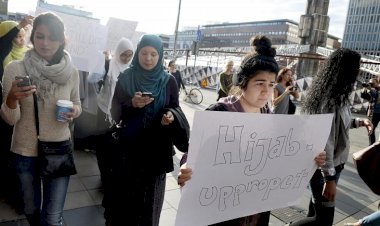 İsveçli öğretmenlerden başörtüsü yasağına başörtülü tepki