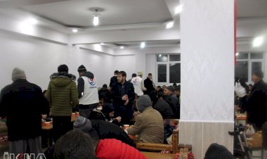 Yetimler Vakfı ve Elâzığ Umut Kervanı deprem bölgesinde yardımlarına başladı