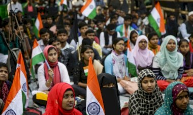 Hindistan'da Müslümanları dışlayan yasaya 620 kilometrelik insan zinciri ile tepki