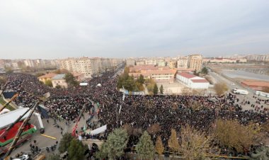 Amed'den yükselen 'Kudüs Bizimdir' mitinginin drone görüntüleri