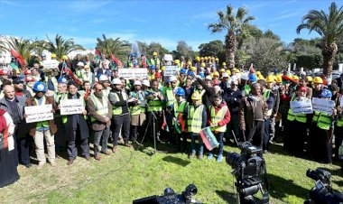 Libyalılar Hafter'in petrol üretimi ve ihracatını durdurmasını protesto etti