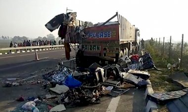 Hindistan'da tırla otobüs çarpıştı: 19 ölü