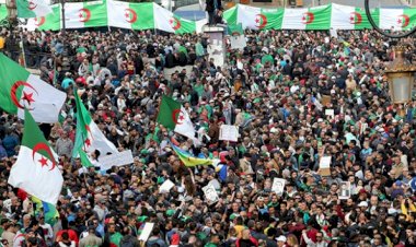 Cezayir'de halk yine sokaklarda