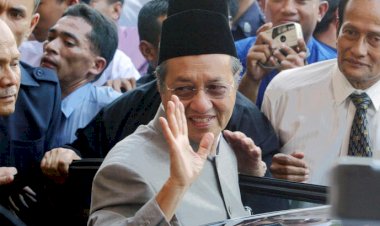 Malezya'da Başbakan Mahathir'in istifası sonrası iktidar koalisyonu çöktü