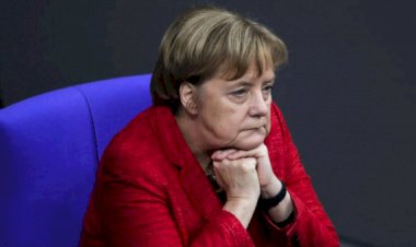 Merkel'in partisi 70 yılın en düşük oy oranını aldı
