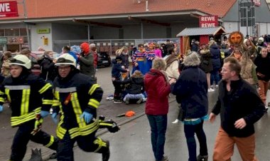 Almanya'da araç karnaval alayına daldı, çok sayıda yaralı var