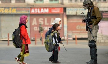 Keşmir'de 1 milyon 200 bin öğrenci 7 ayın ardından ders başı yaptı