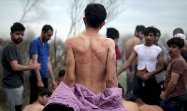 Yunan askerleri sığınmacıların kıyafetlerini çıkartarak darbetti