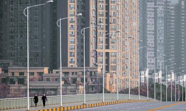 Koronavirüsün vurduğu Vuhan'da bazı dükkanların açılmasına izin çıktı