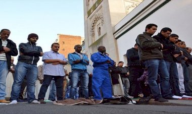 Fransa'da cuma namazlarına koronavirüs ayarı