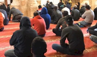 Lübnan'da koronavirüs nedeniyle camilerde namazlar askıya alındı