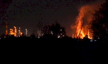 Malezya'da petrol rafinerisinde patlama