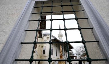 Müslümanlara moral vermek için ezan okunmasına izin verildi