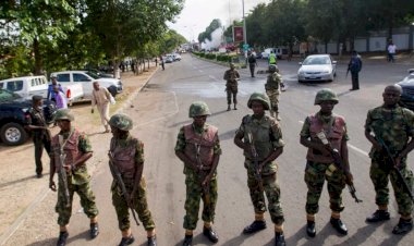 Nijerya'da sokağa çıkma yasağına uymayanlar öldürülüyor
